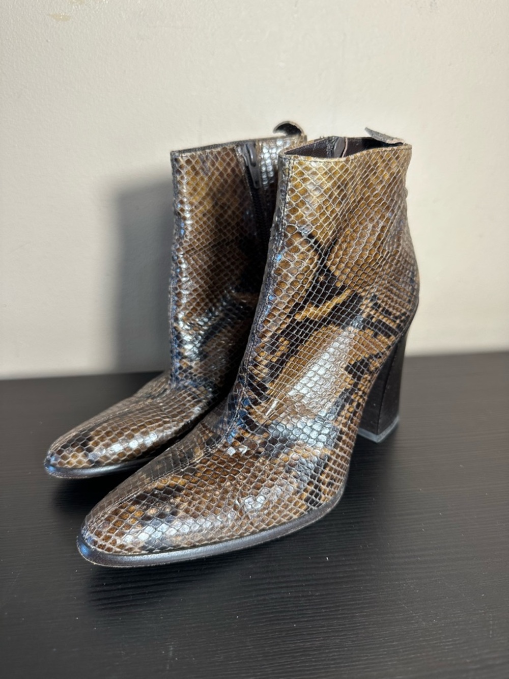 Via Spiga Brown Snake-Print Ankle Booties Women’s US 5.5